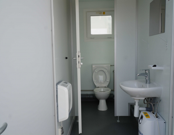 WC met 4 m³ opvangbak ( +/- 7,35 m² )