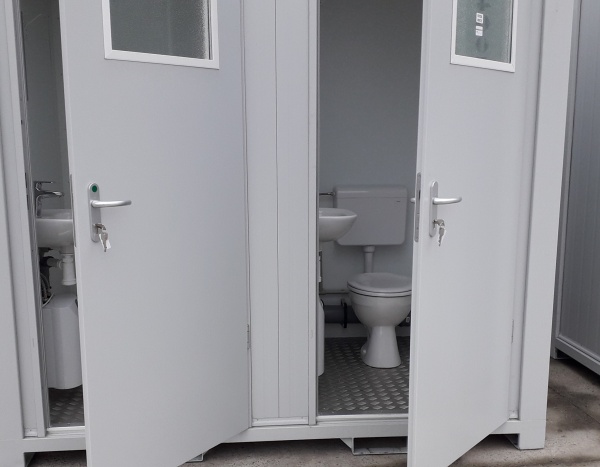 (WC21)   2 WC indépendant 8 pieds ( +/- 3 m² )