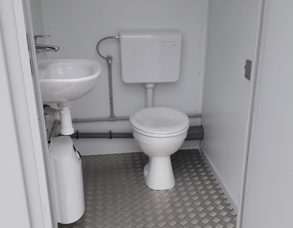 (WC21)   2 WC indépendant 8 pieds ( +/- 3 m² )