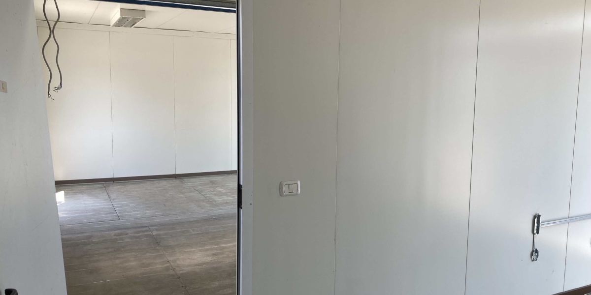 Occasion : Assemblage de 3 containers de +- 500 x 300 cm qui forme un module de +- 500 x 900 cm - slide 3