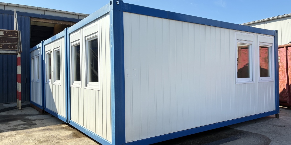 Assemblage de 3 containers de +- 600 x 300 cm qui forme un module de +- 600 x 900 cm - slide 0